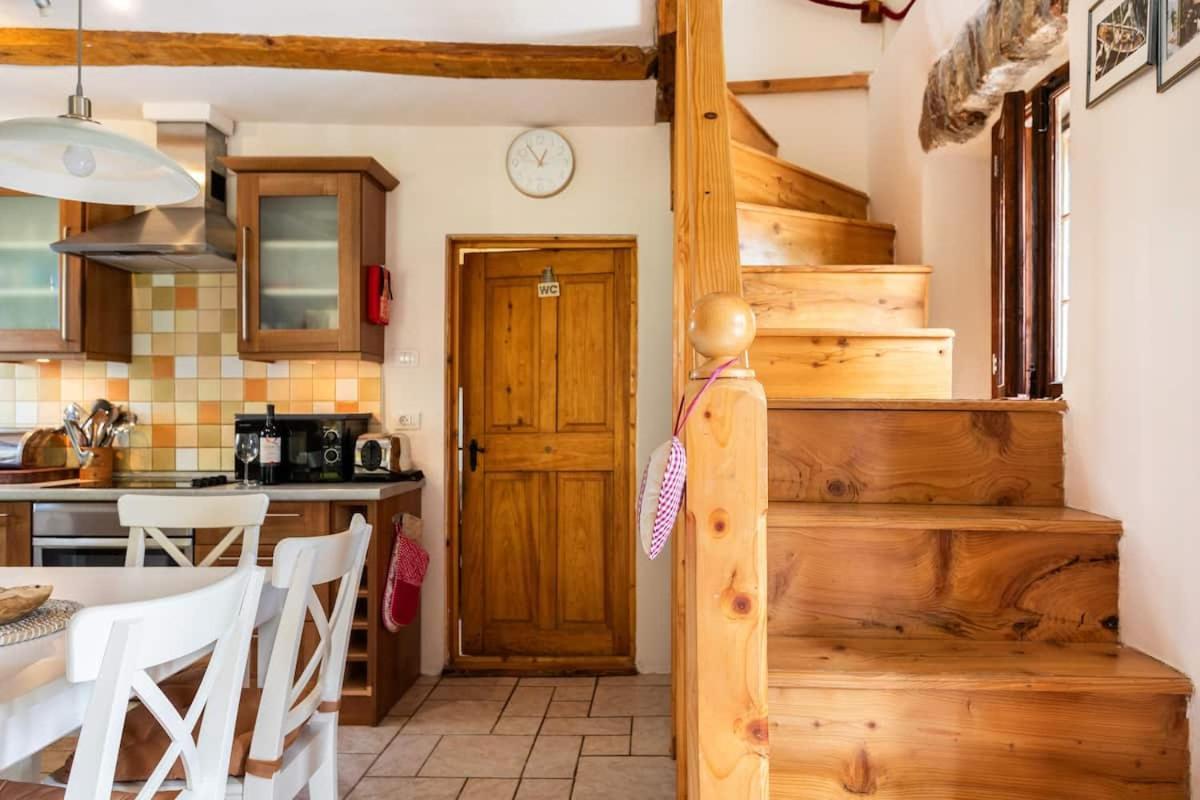 Holiday Home Katric Kamno Exterior foto